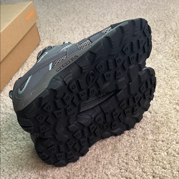 Merrell Black and Gray Athletic Shoes, NWT, size 6 Wide - Picture 10 of 11